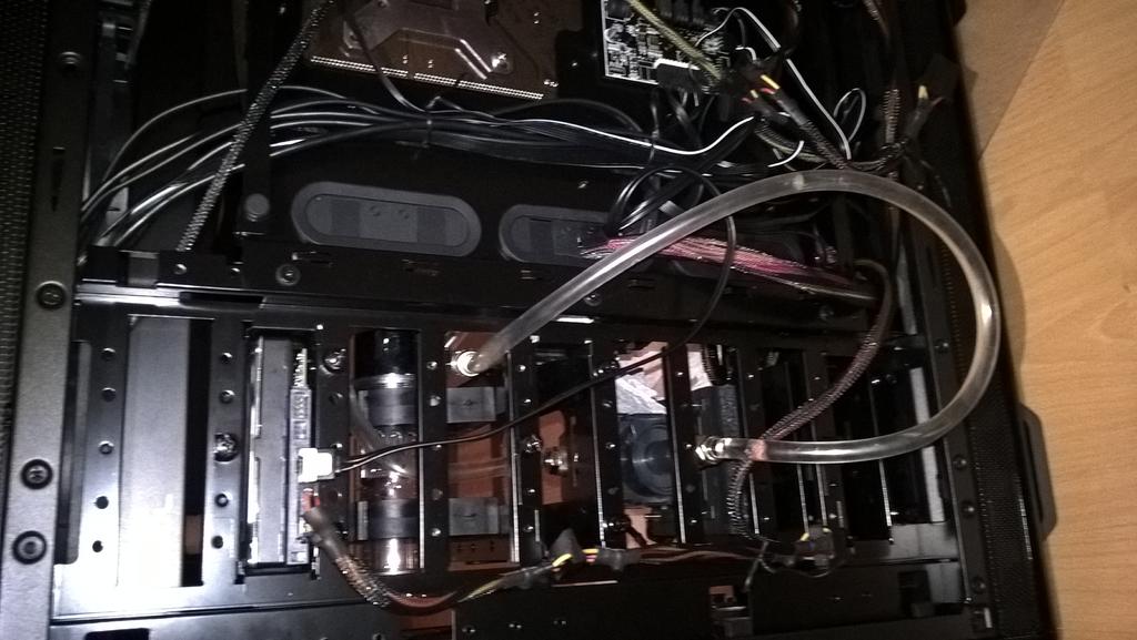 Benötige Hilfe, erste WaKü, Eheim 1046 pumpt nicht Die Hardware