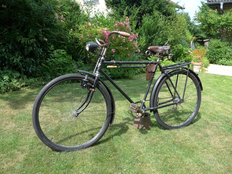 Vertikale Logik vertiefen altes fahrrad wanderer Aufsatz notwendig Liebe