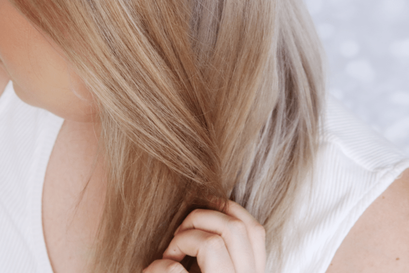 Haarfarbe blond haarschonend Stufenschnitt