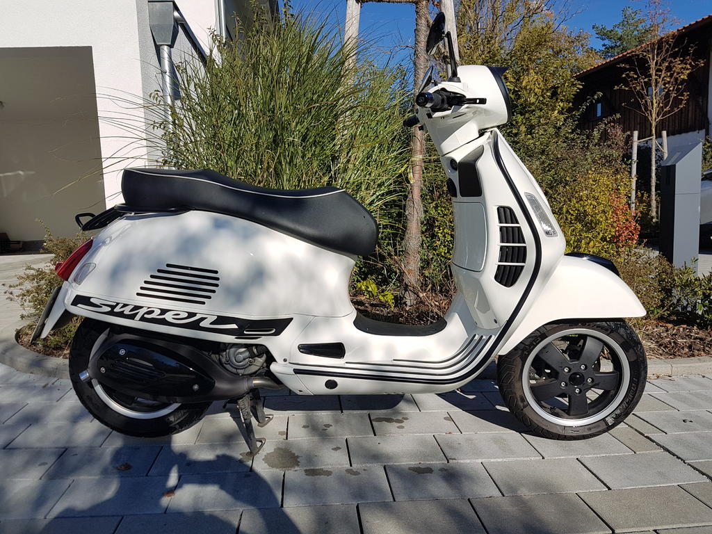 Verkauf GTS 300 Super, BJ 04/13, 11200km, weiß Vespaforum.de... das