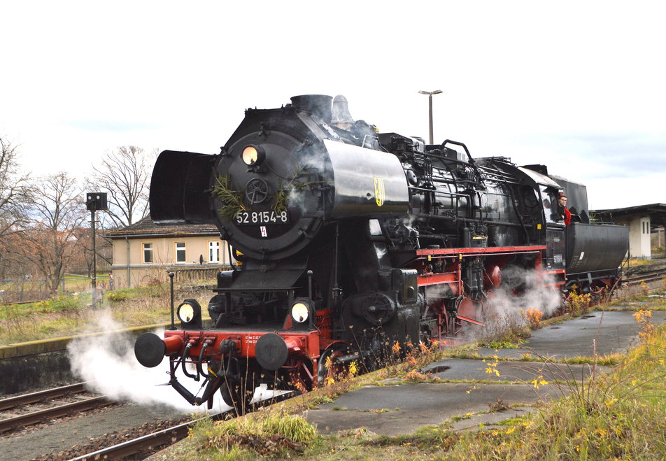 Sonderzüge zum 2. Advent 243 mit Städteexpress und 52er mit Nikolausfahrt