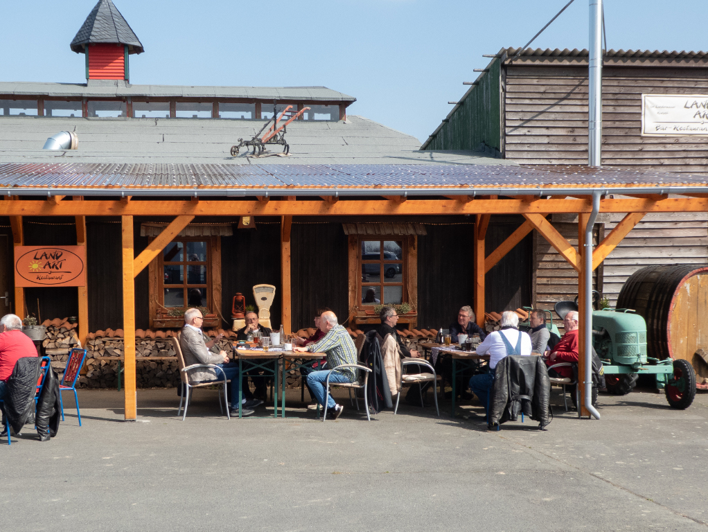 Ausfahrt jeden Sonntag 10 Uhr SonnenApotheke Wehen Seite 51