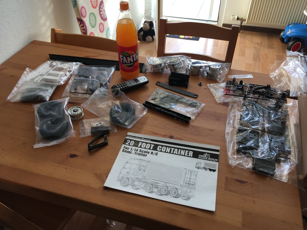 Wohncontainer auf 20´Container Trailer von Hercules Hobby