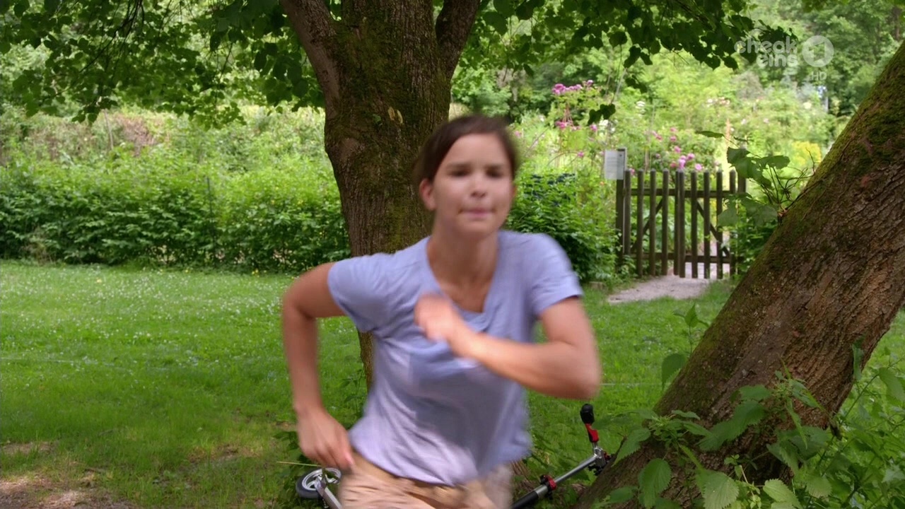 Annika Preil bei ‘Anna und die wilden Tiere‘ im Ersten am 11.07.2020 (I