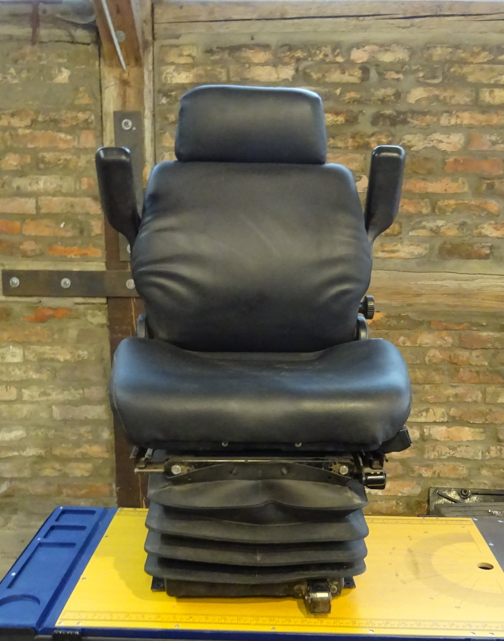 403/406 Sitz luftgefedert