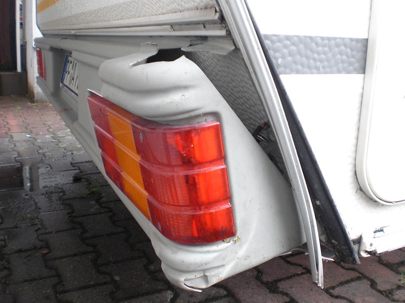 Heckblende Leuchten abgerissen an Knaus Südwind, Bj. 95