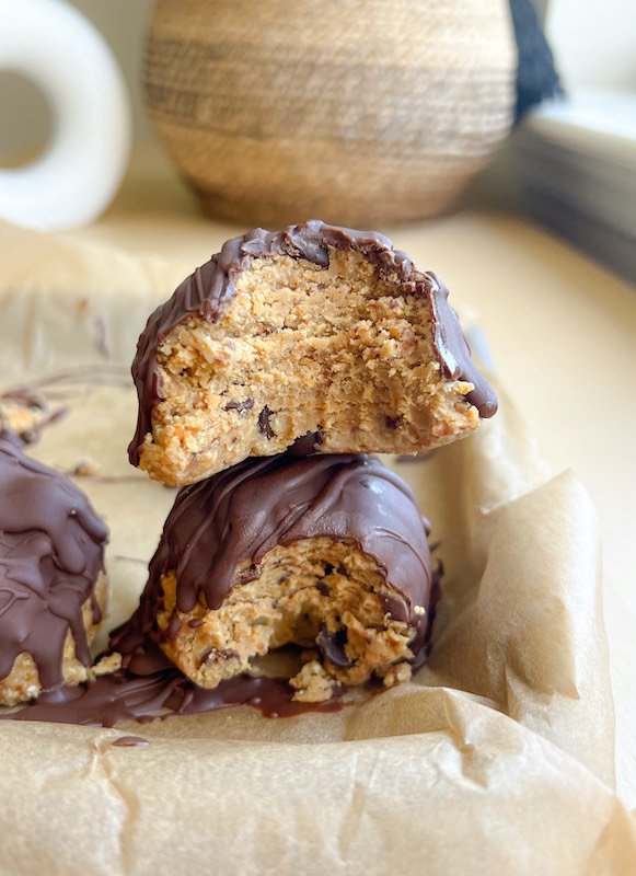 No Bake Peanut Butter and Chocolate Chip Protein Cookies Recipe