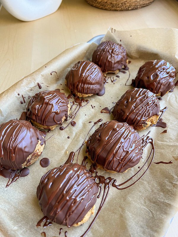No Bake Peanut Butter and Chocolate Chip Protein Cookies Recipe