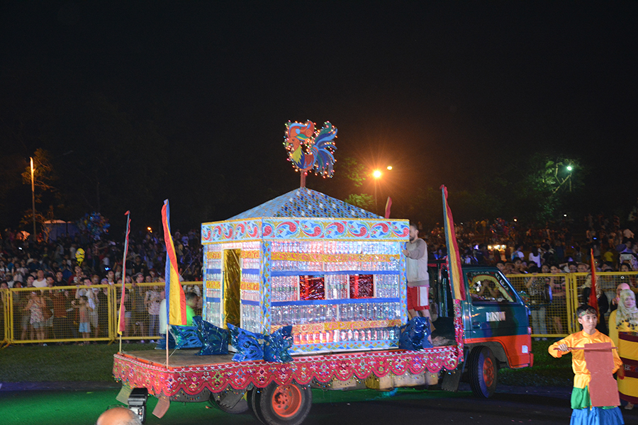 UPD Lantern Parade 2014 highlights ‘Tatak UP’ and Filipino traditions