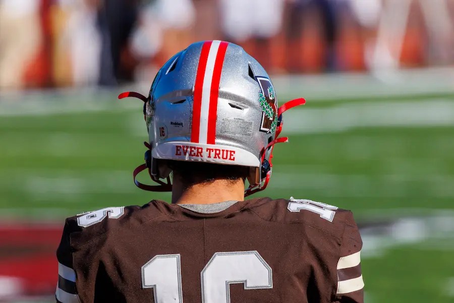 Factors To Consider In Choosing A Football Helmet Updated Ideas