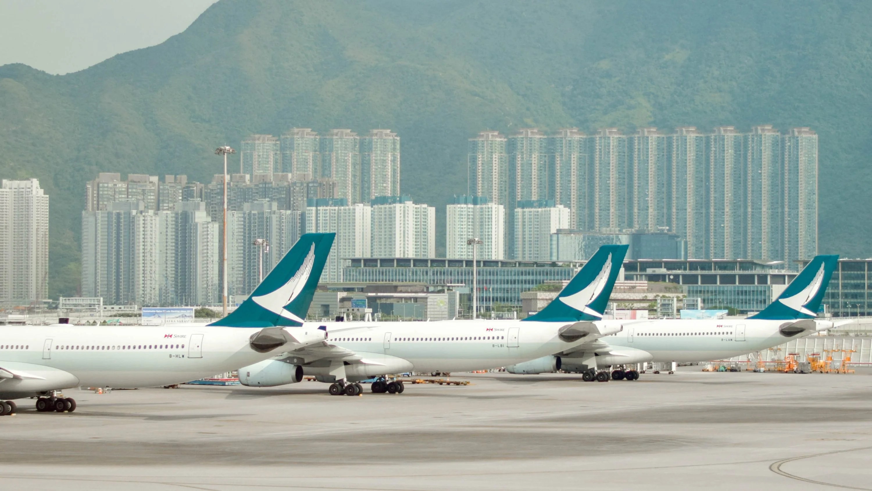 Cathay Pacific Baggage Fees & Tips To Cover the Expenses [2024]