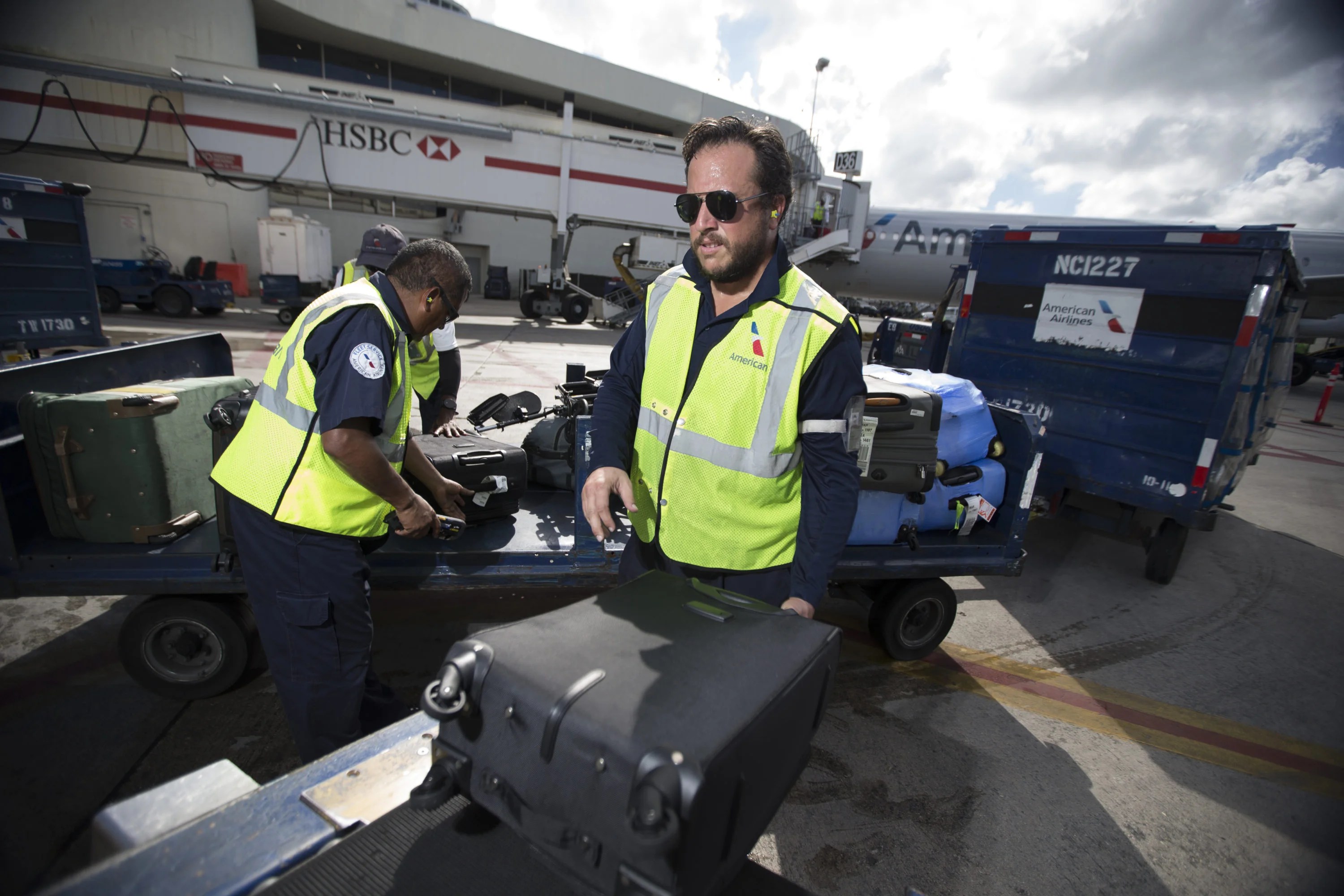 What Is AA's Platinum Pro Status Really Worth? [Airport, Fees]