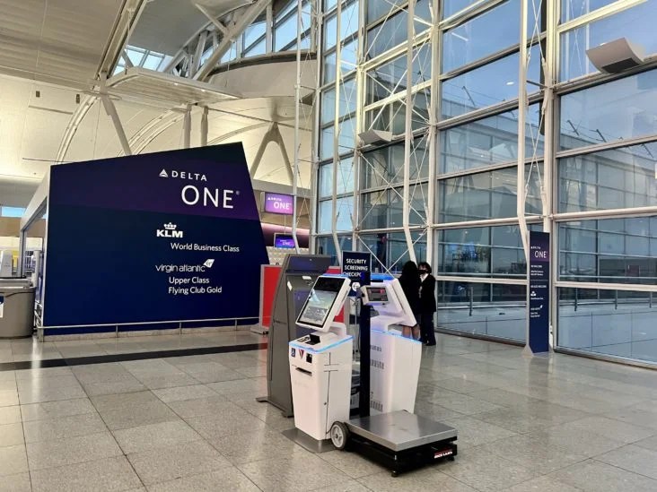 Delta One Business Class Boeing 767300 Review [JFK to HNL]