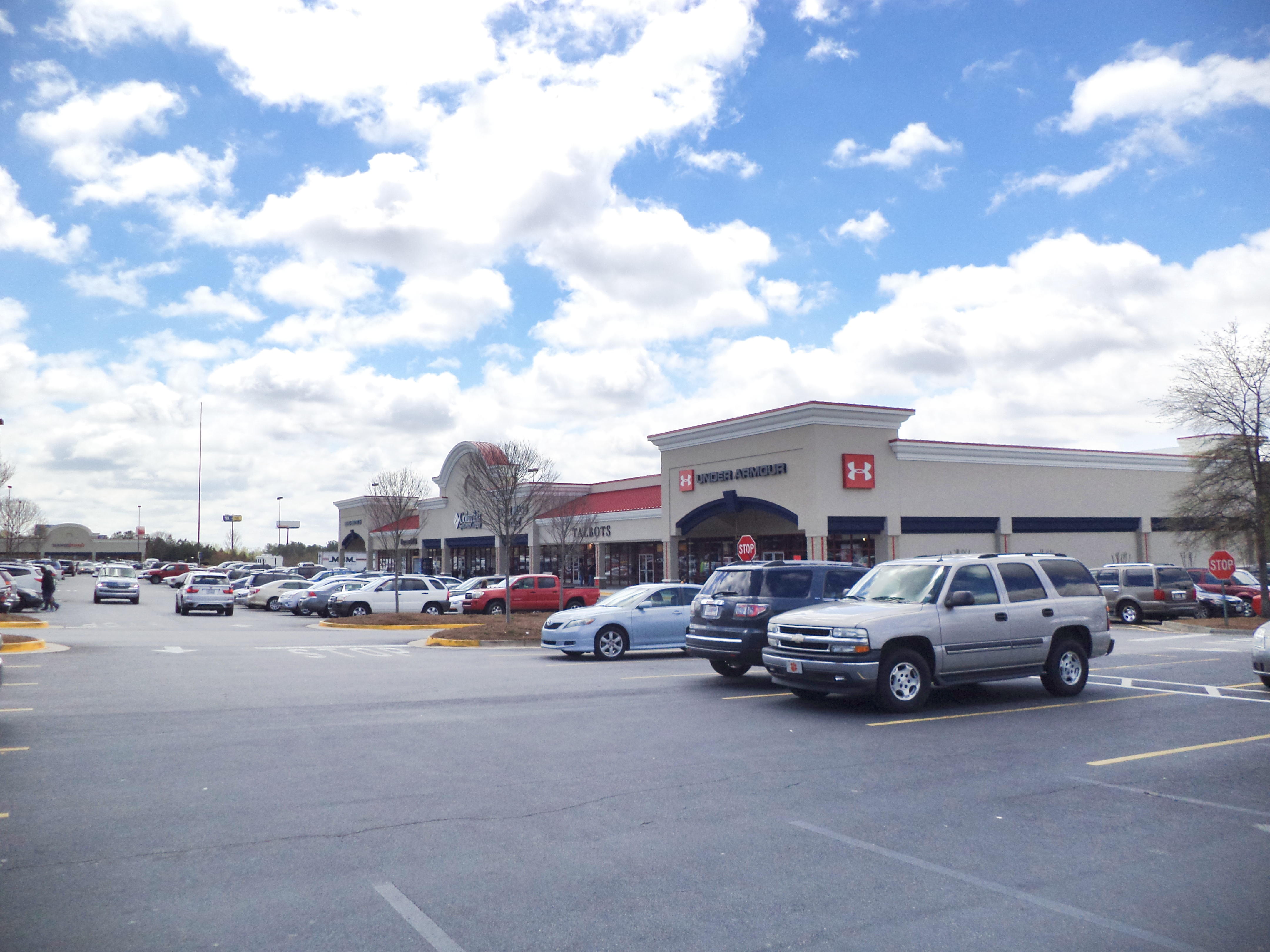 File Tanger Outlets Shops 2 Jpg Wikimedia Commons