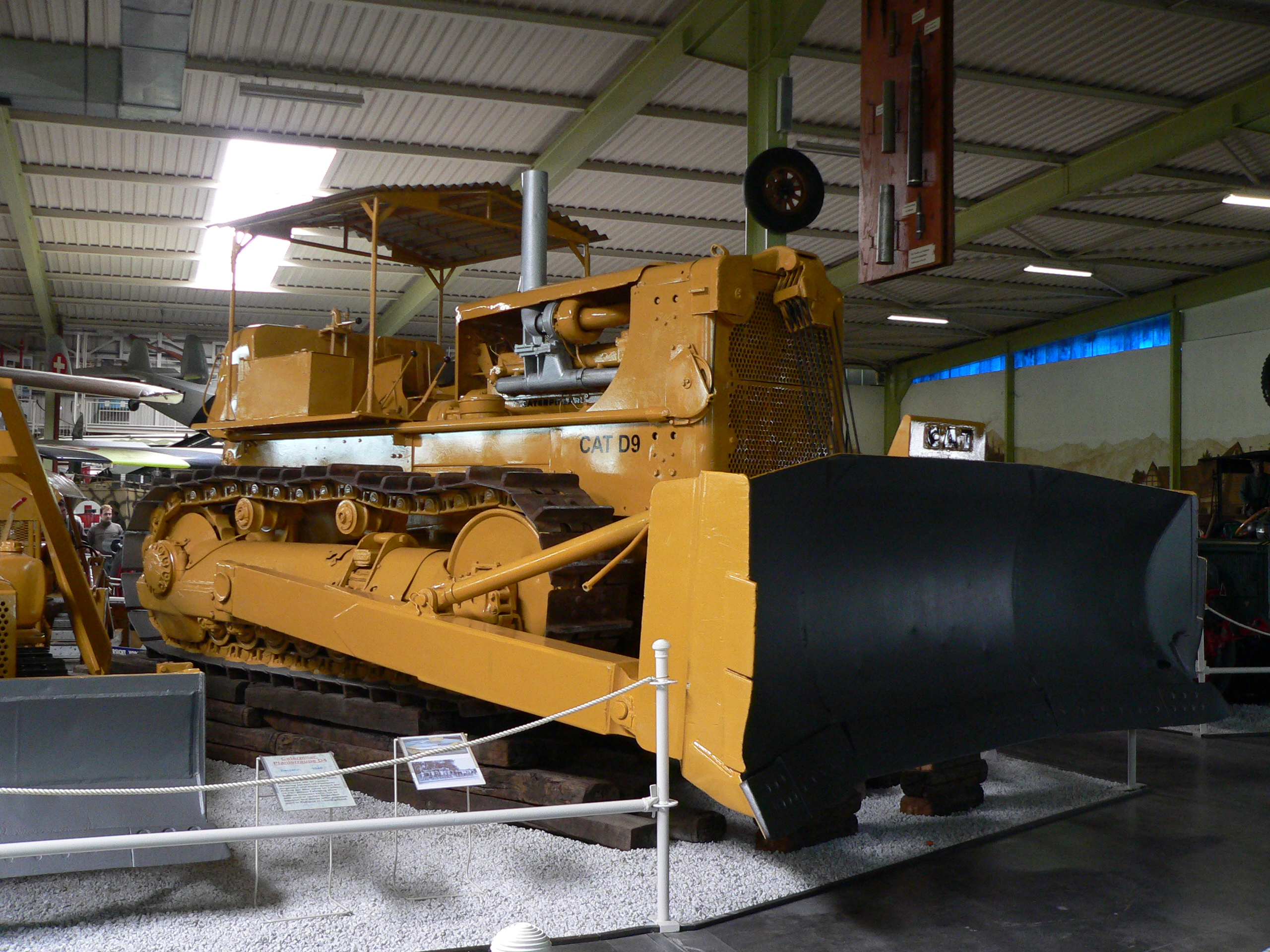 پروندهCaterpillar D9.JPG ویکی‌پدیا، دانشنامهٔ آزاد