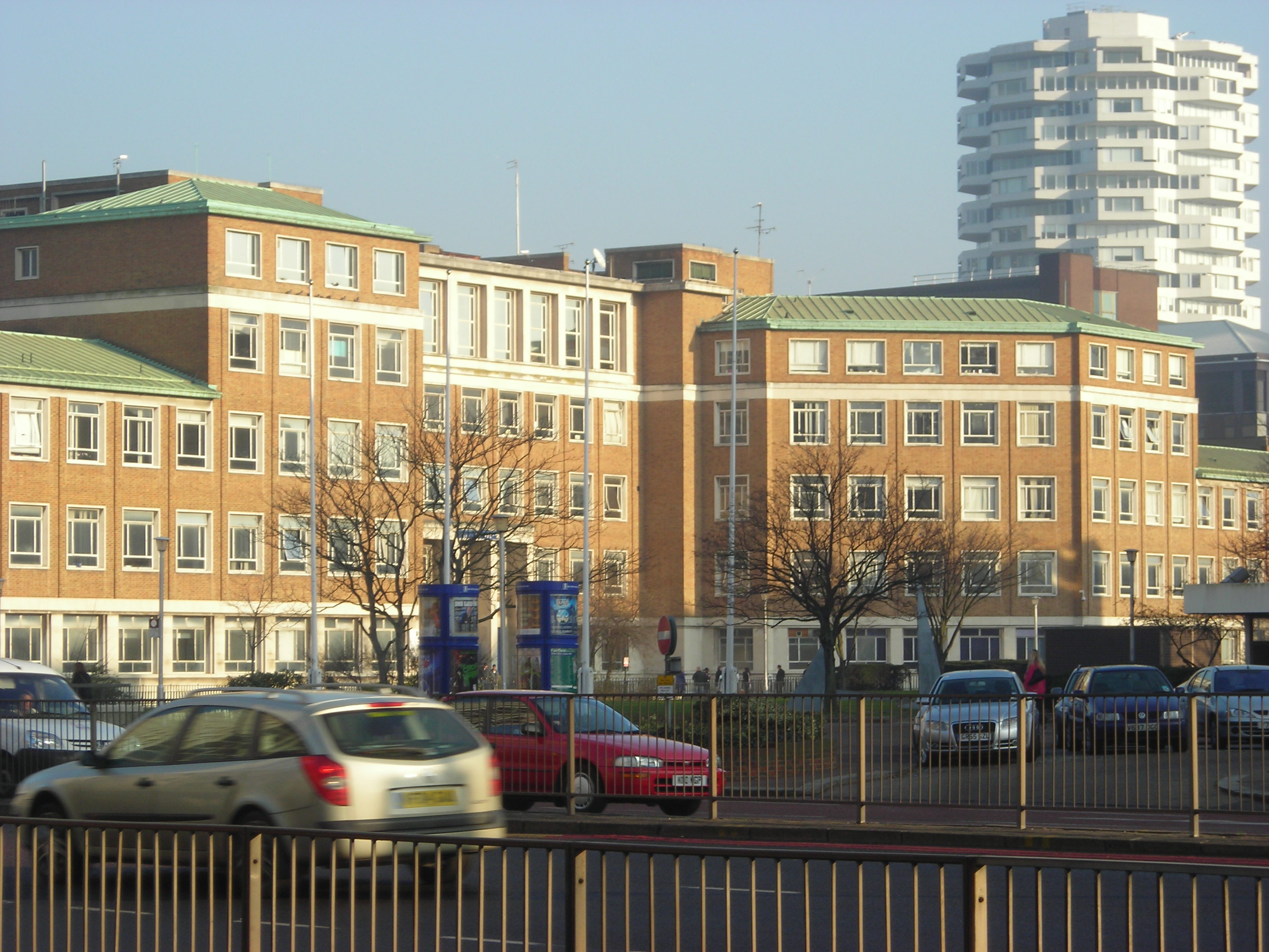 FileCroydon College.JPG Wikipedia