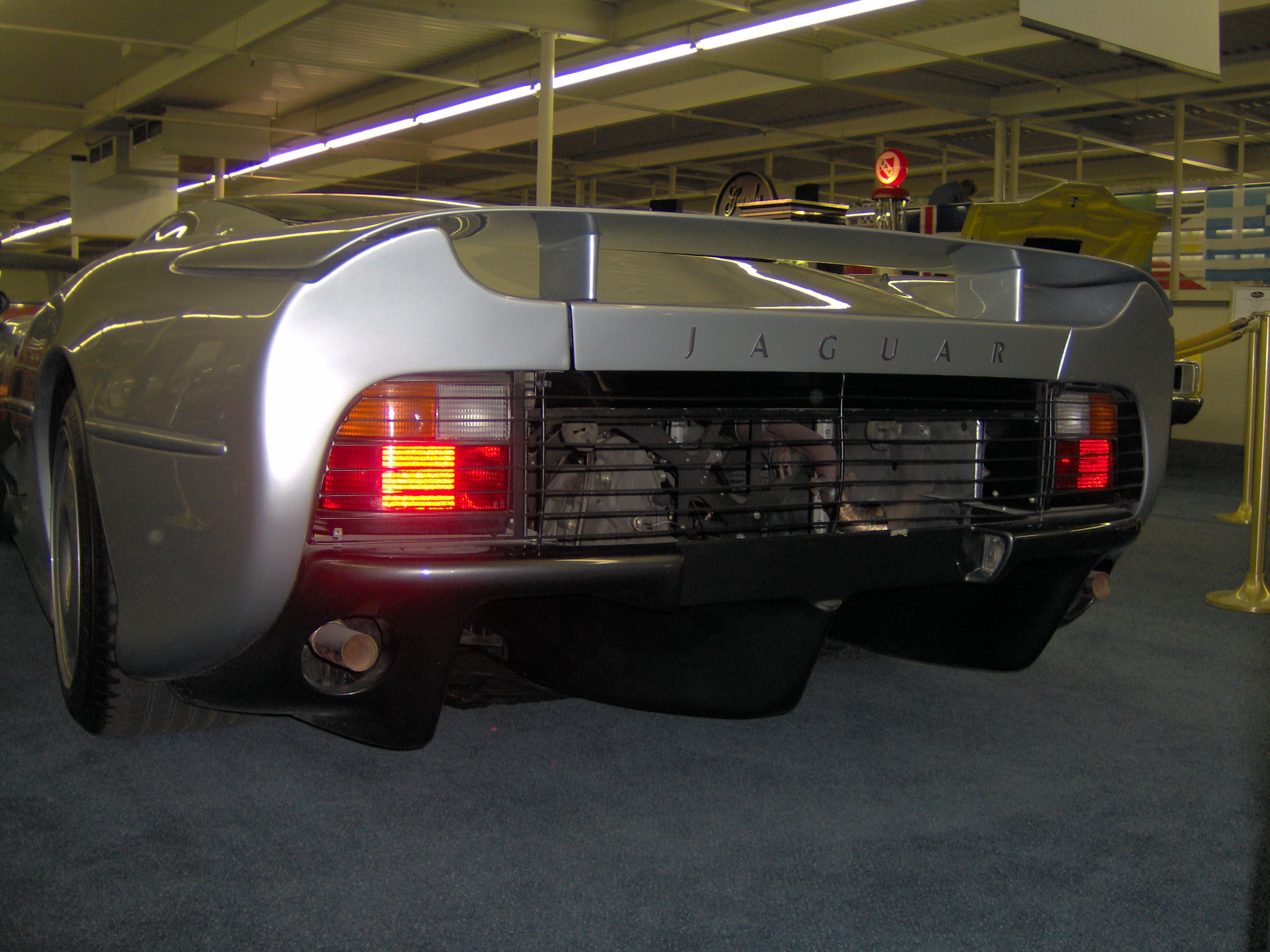 File:jaguar Xj220 Rear.jpg - Wikimedia Commons