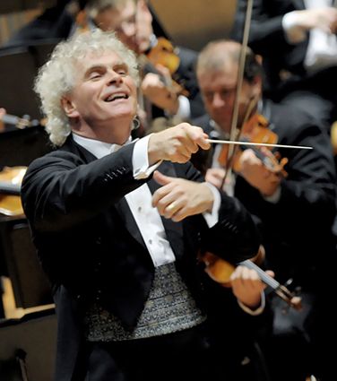 Simon Rattle wurde im Jahr 1955 geboren