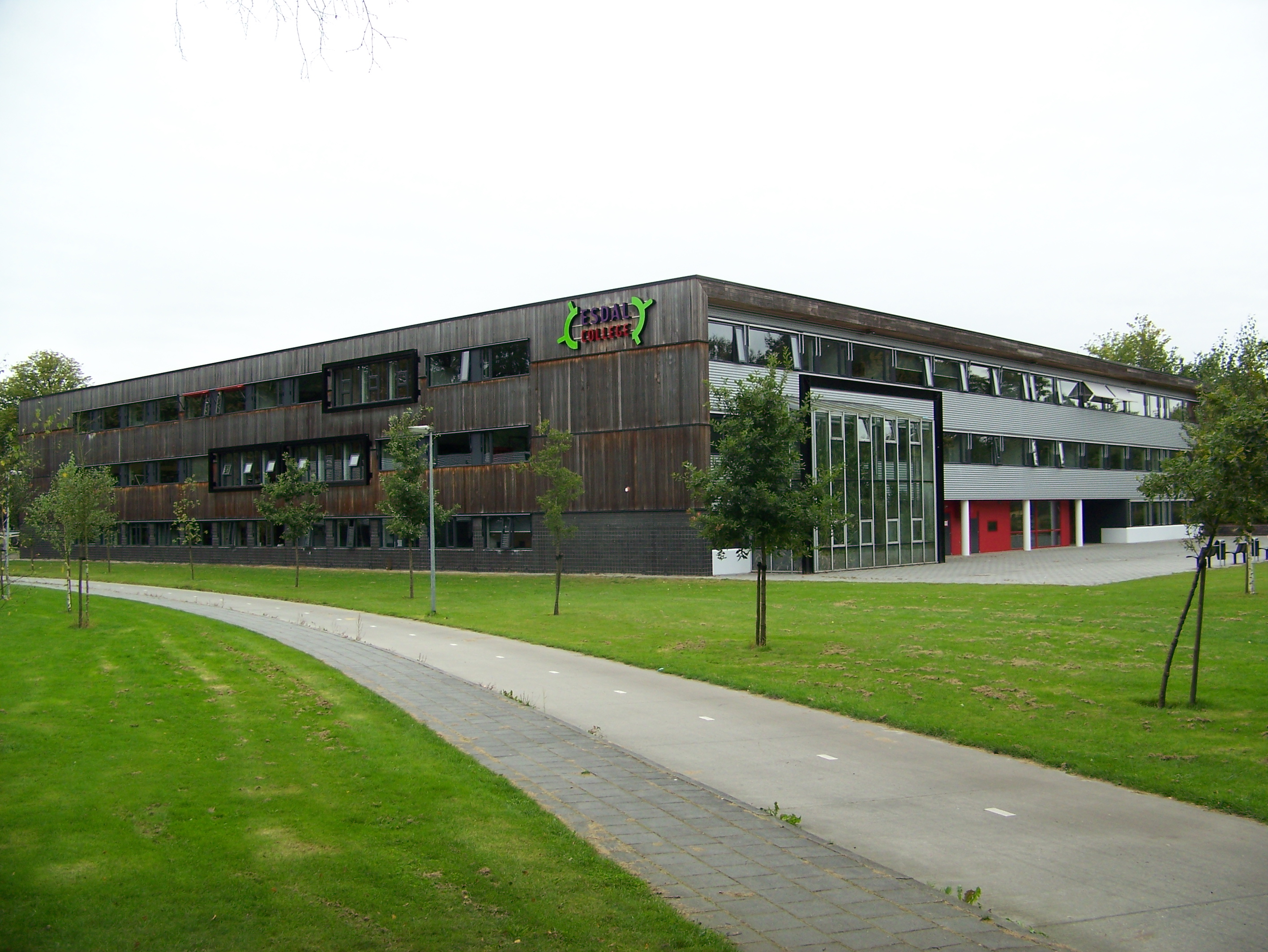 File:esdal College.jpg - Wikimedia Commons
