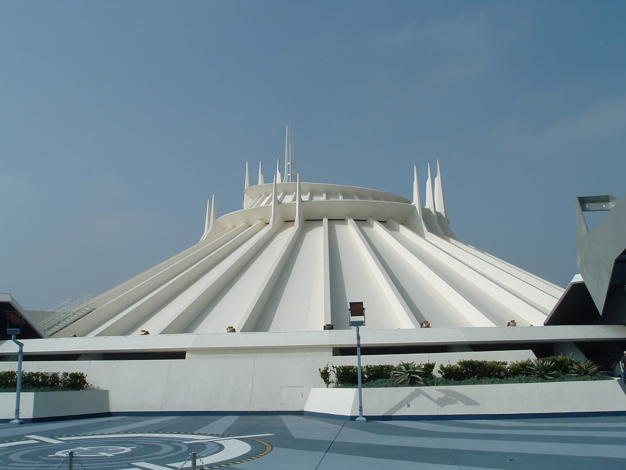 Space Mountain (Disneyland) - Wikipedia