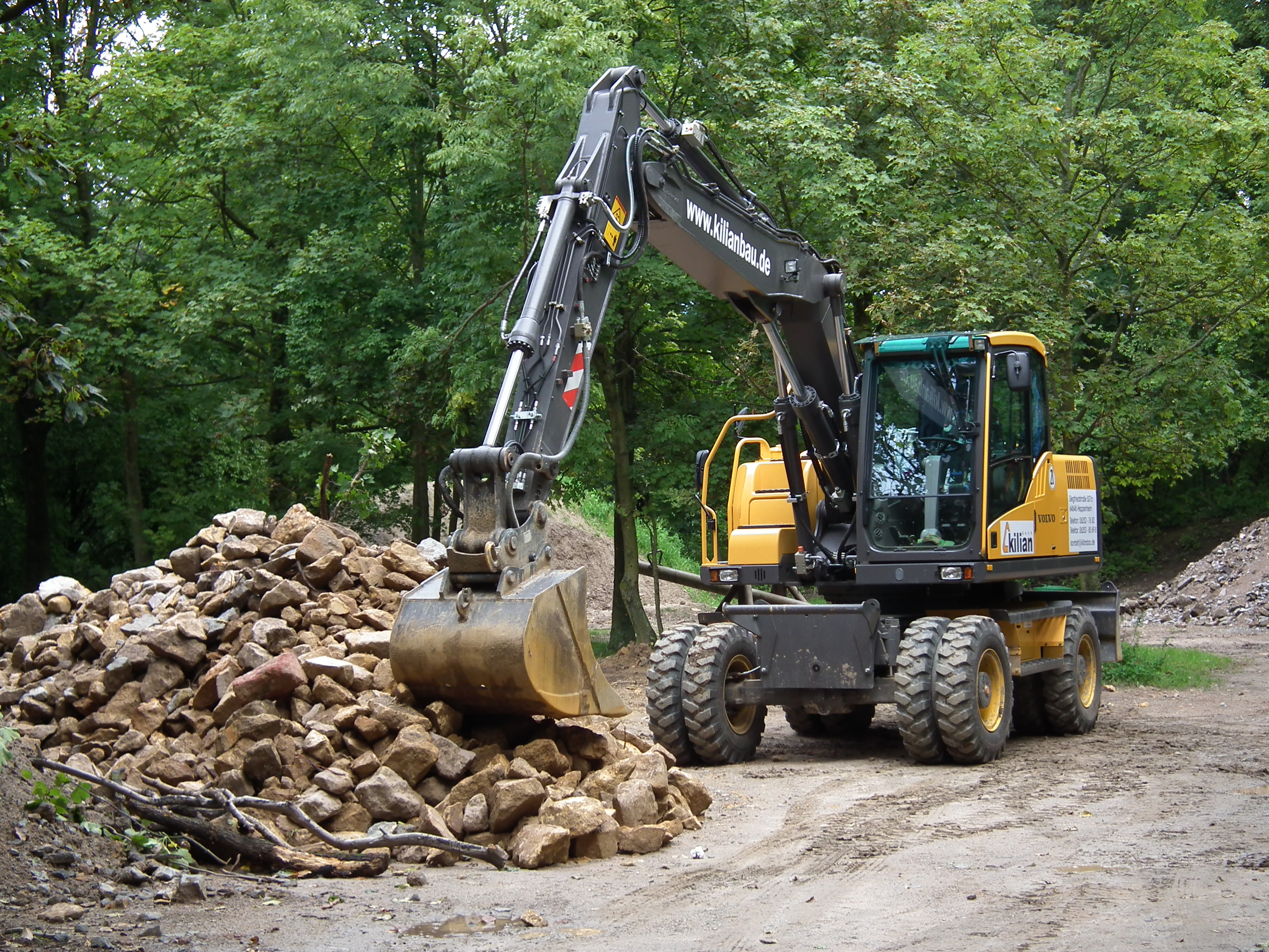 FileFrontansicht Volvo Bagger.JPG Wikimedia Commons