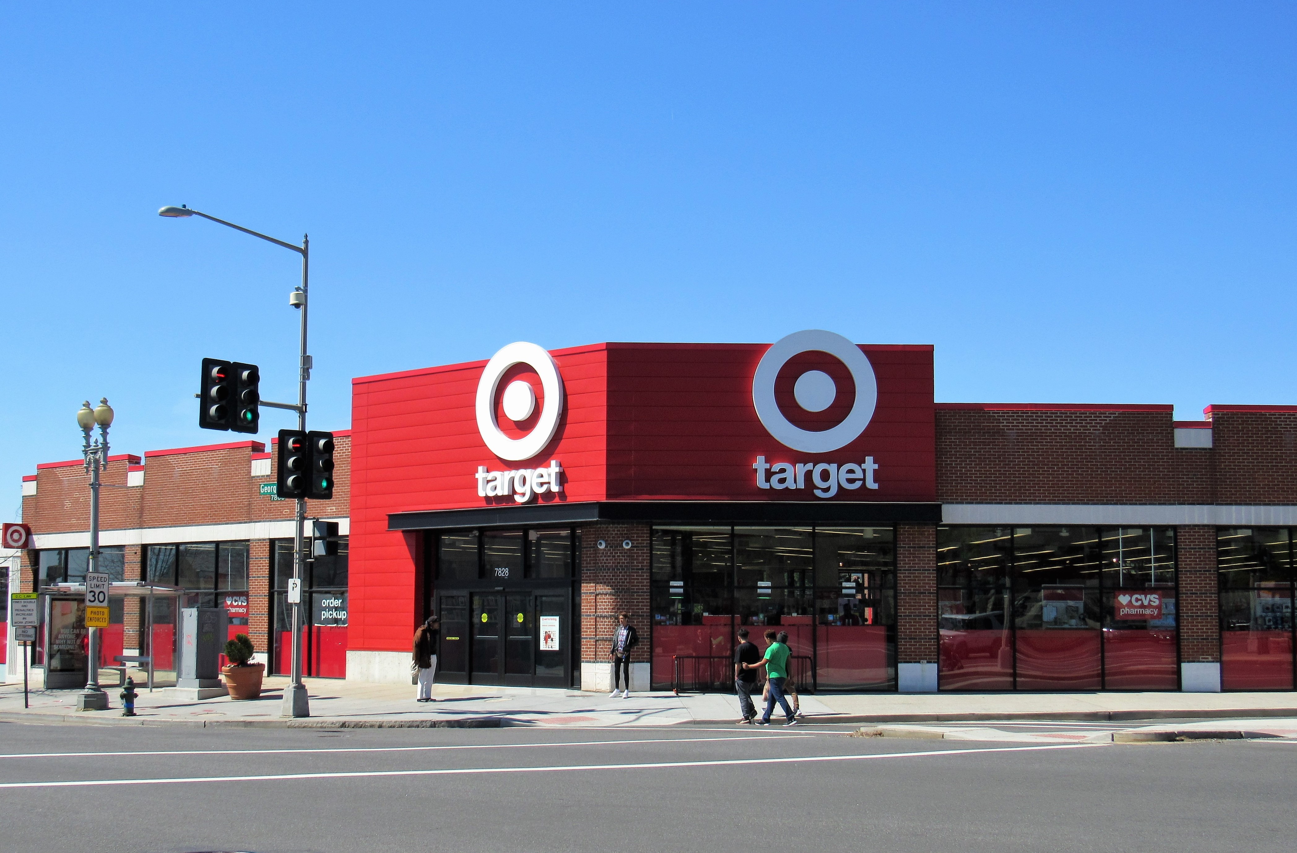 FileTarget Store and Eastern Washington, DC.jpg Wikimedia