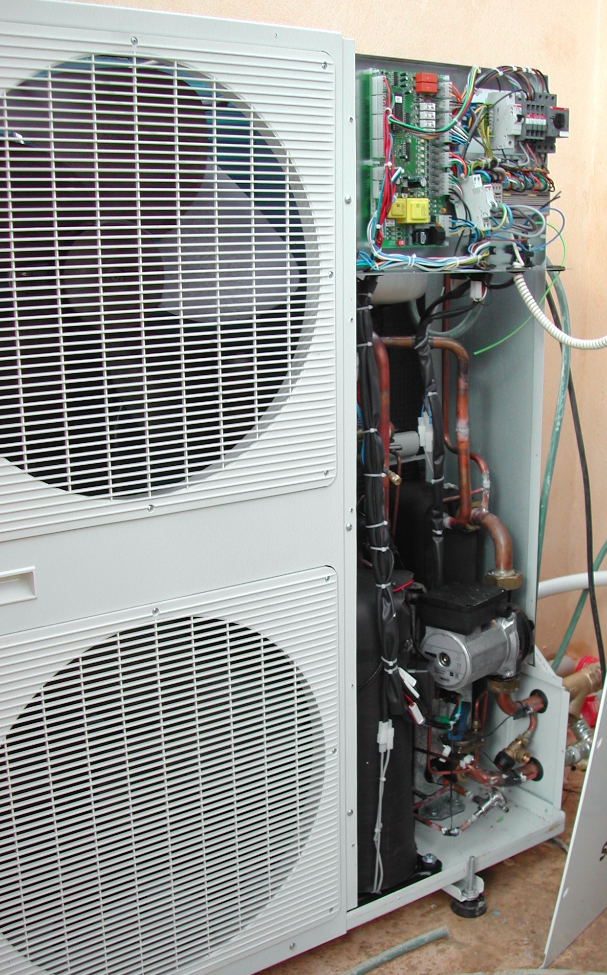 FileHeat pump chiller.JPG Wikimedia Commons