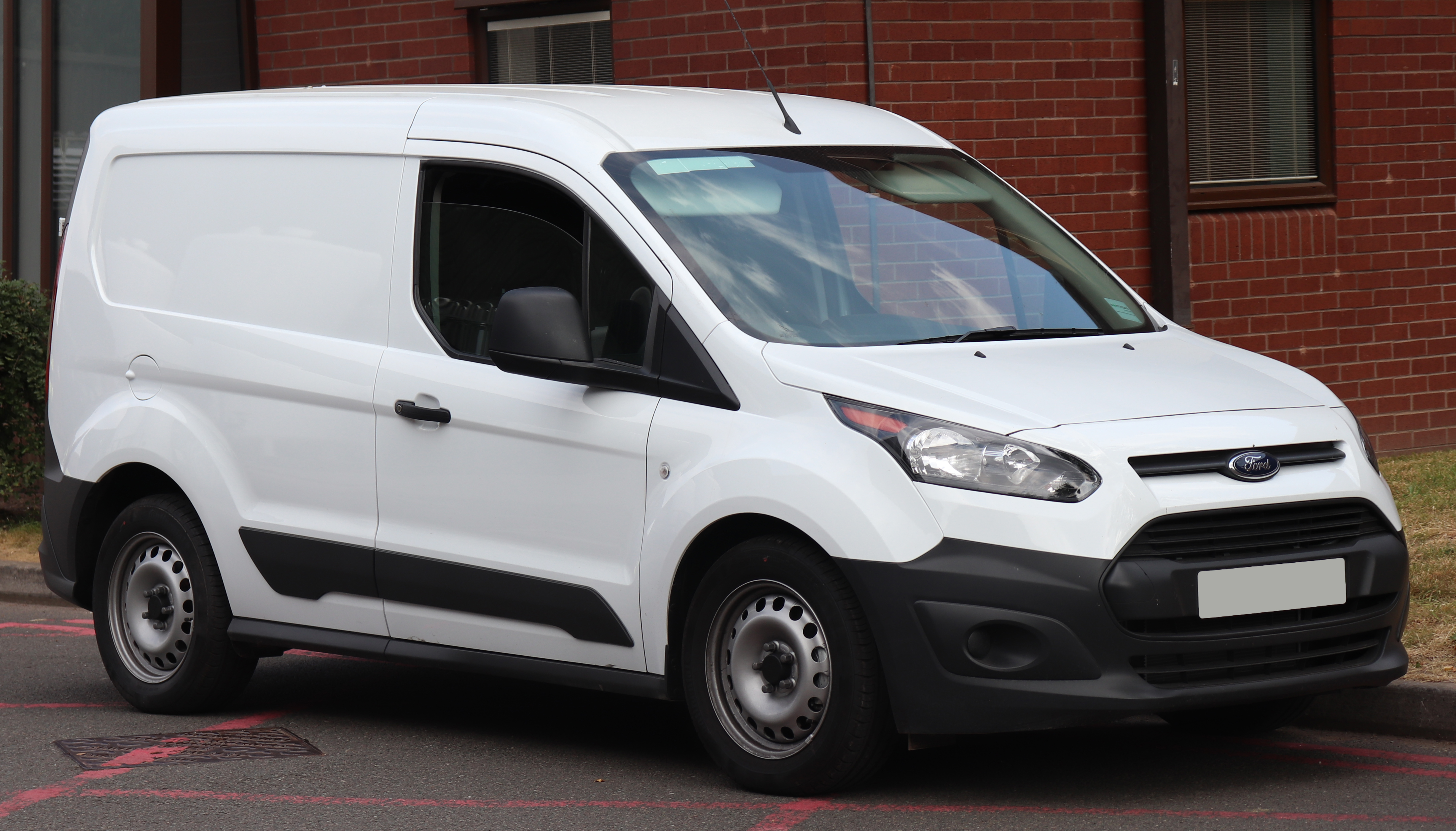The interior height of the ford transit connect is 1072mm (h1), 1245mm (h2), and 1265mm (h3). Ford Transit Connect Wikipedia