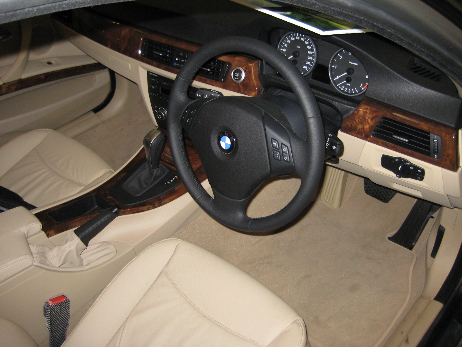 File:bmw E90 Interior.jpg - Wikimedia Commons