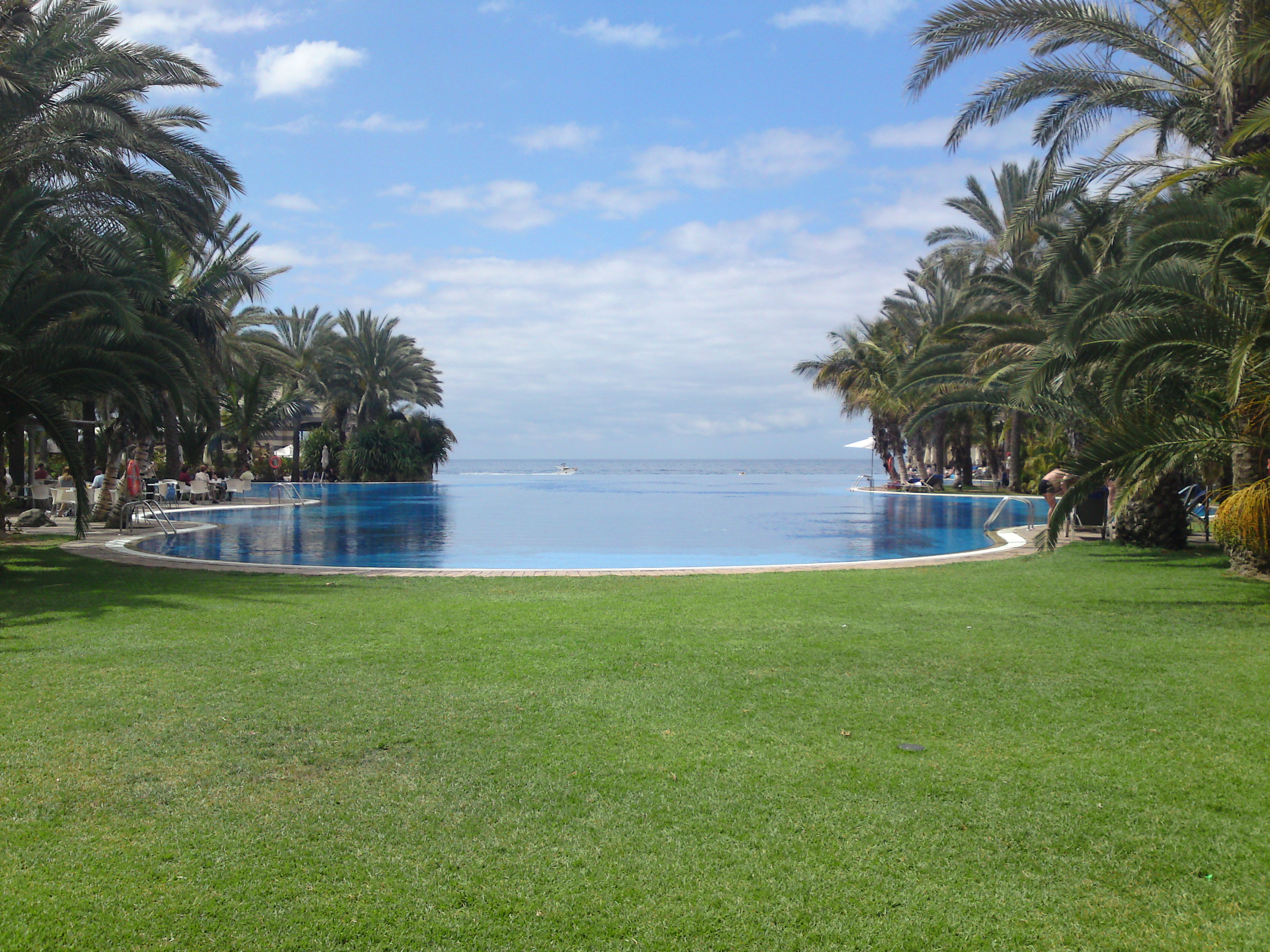 FileInfinity pool.JPG Wikipedia