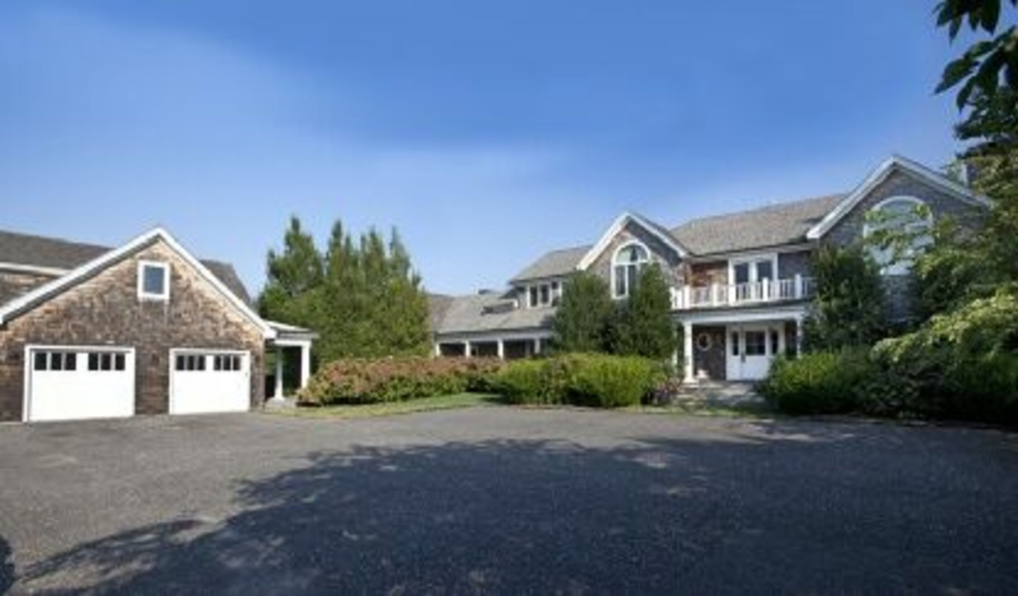 34 Cobb Hill Ln in Water Mill Out East