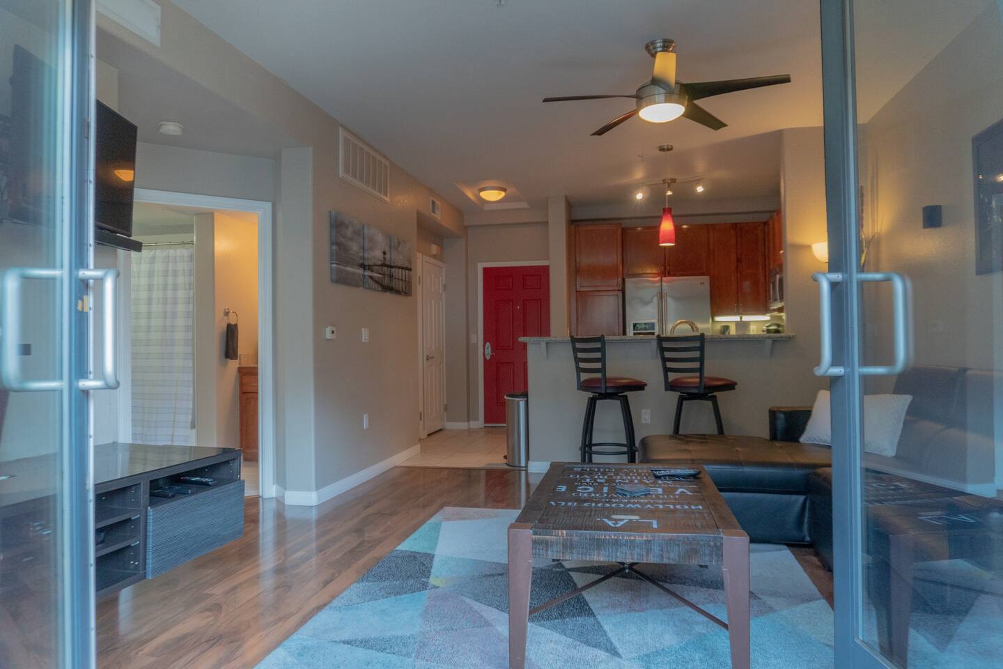 Spacious Condo steps from Convention Center / Gaslamp