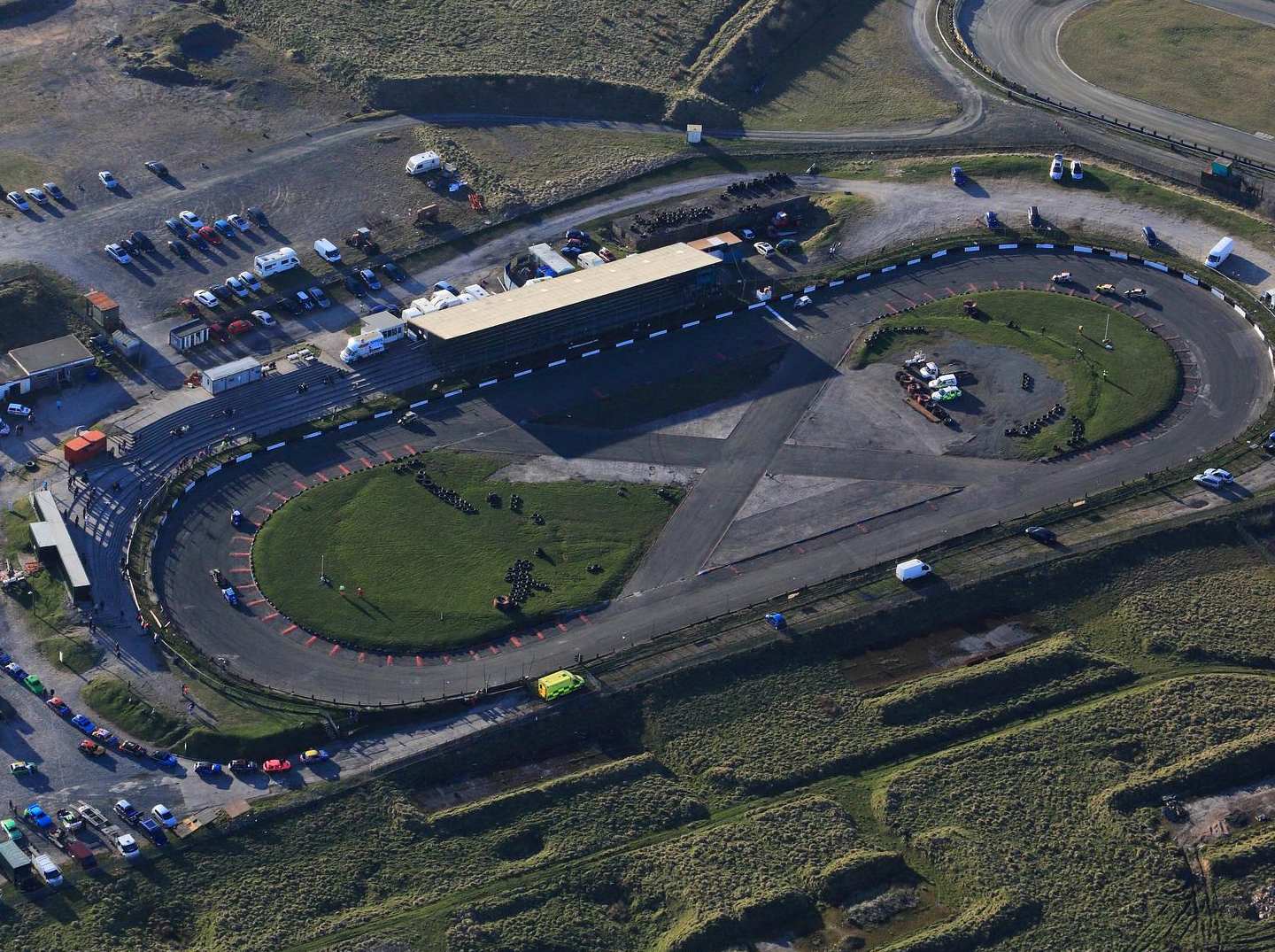 About V8 Hotstox Short Oval Motorsport Club