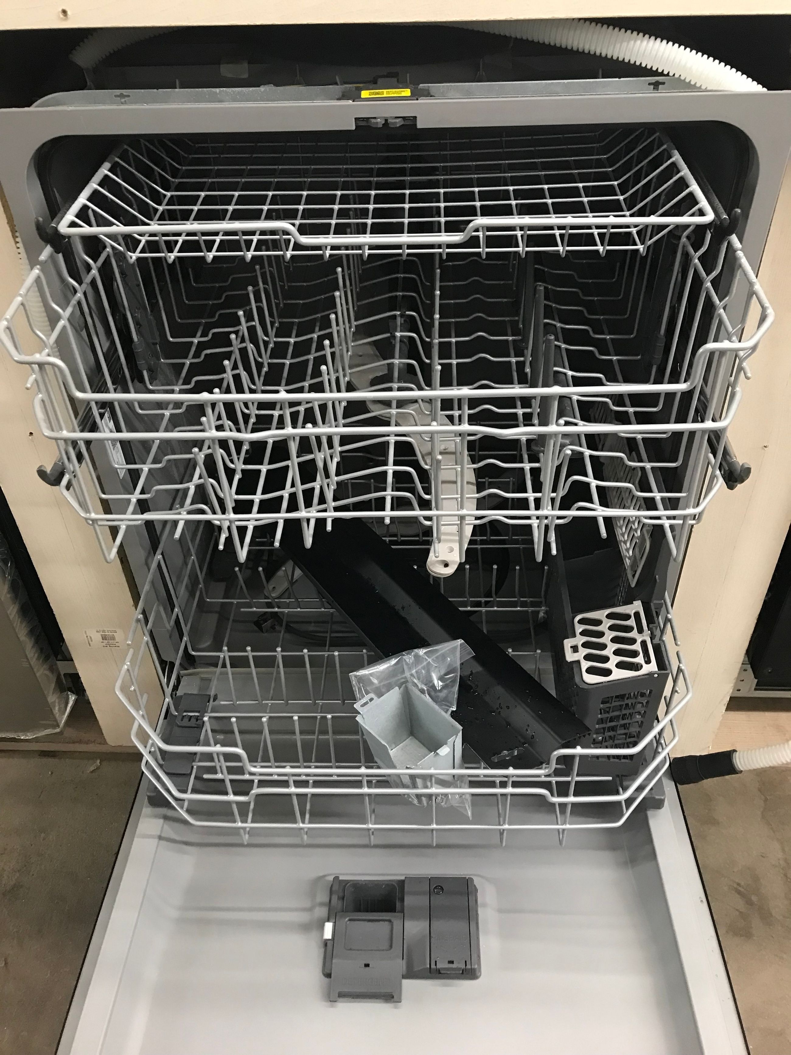 GDT630PGRBB GE Black 24" Built In Dishwasher With 3rd Rack