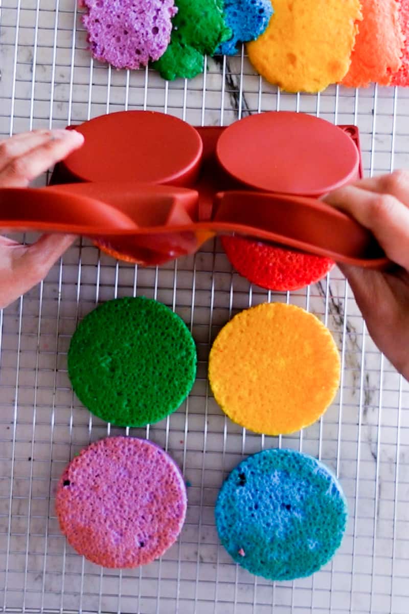 How I bake Mini Cakes in a Silicone Mold