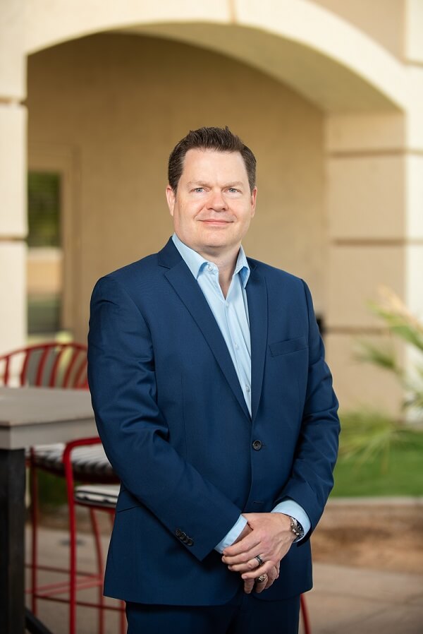 What to Wear for Professional Headshots Guide & Tips IMP