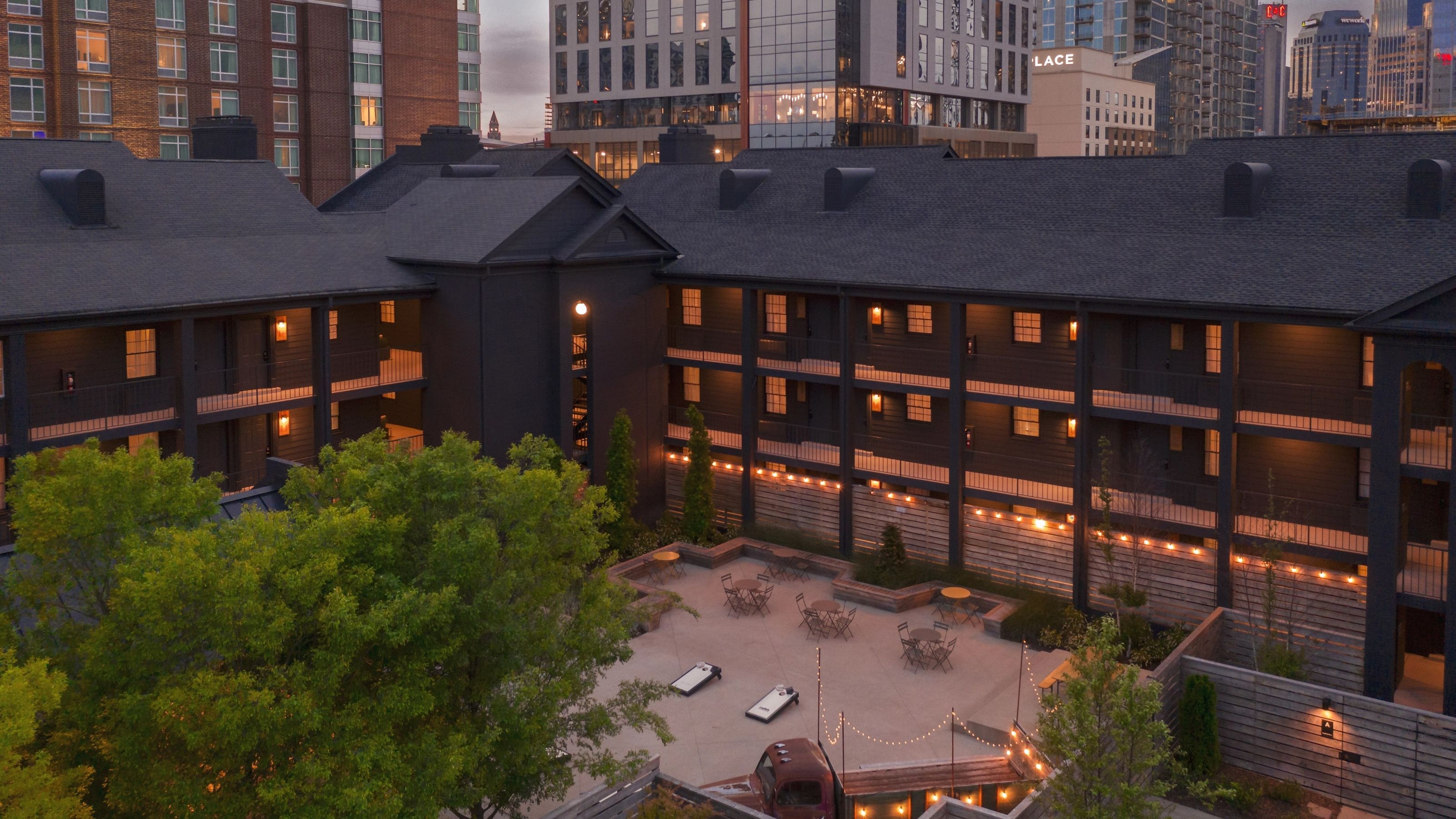 The 6 Best Airbnbs for Groups and Couples In Downtown Nashville