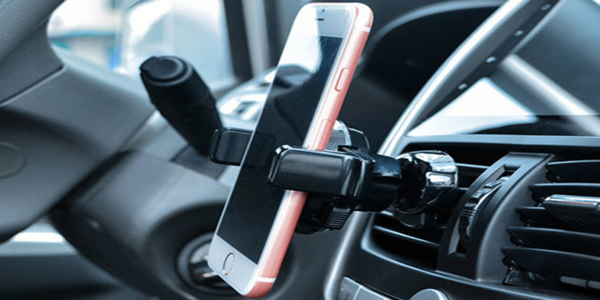 Car mounts are this summer's musthave roadtrip device