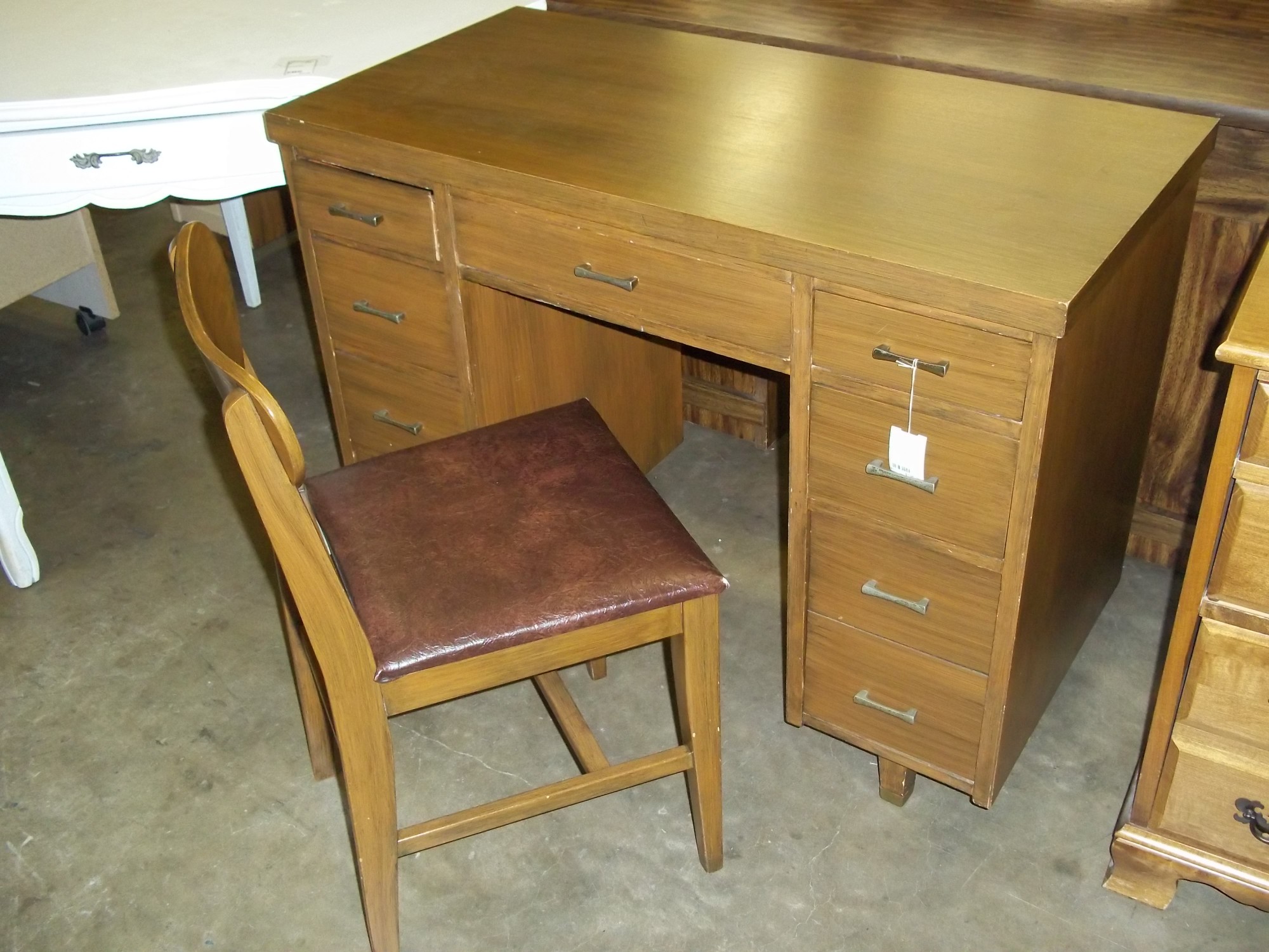 (P 19079) Desk with Chair