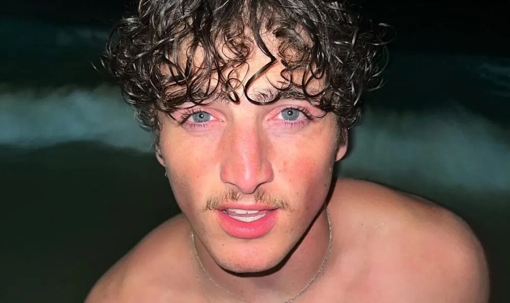 Após ter supostos nudes vazados, Benson Boone surge de cueca e volumão choca - Observatório G