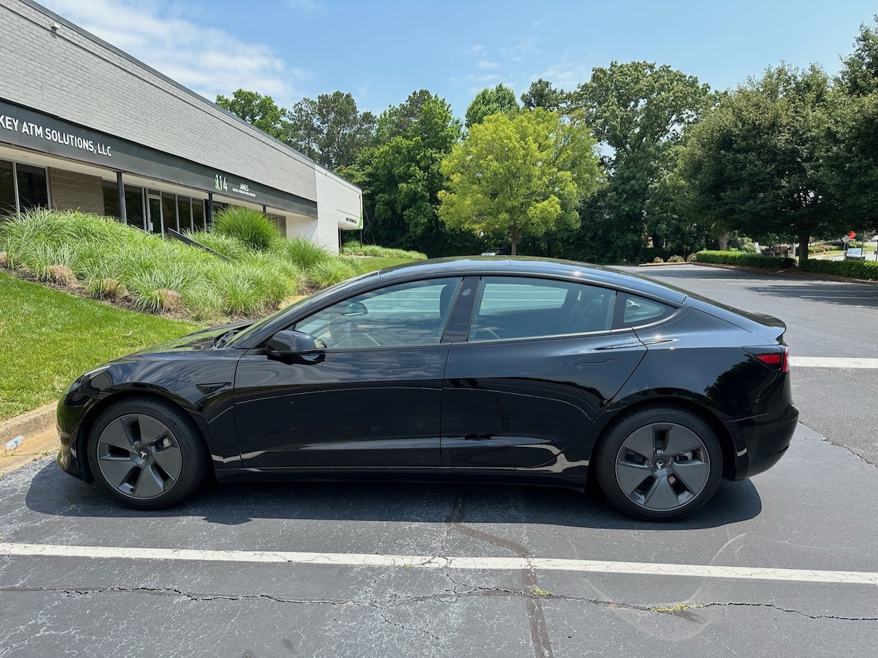 2022 / Model 3 / Standard Range / Black RJHMG Sell Your Tesla