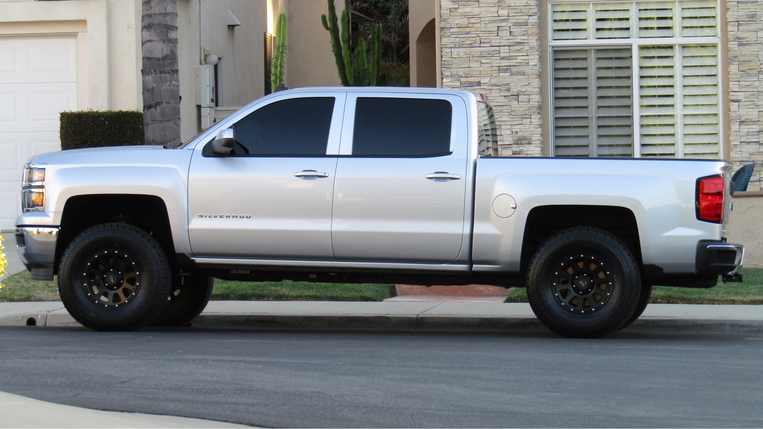 Rollin on 35s now 2014 / 2015 / 2016 / 2017 / 2018 Silverado & Sierra Accessories