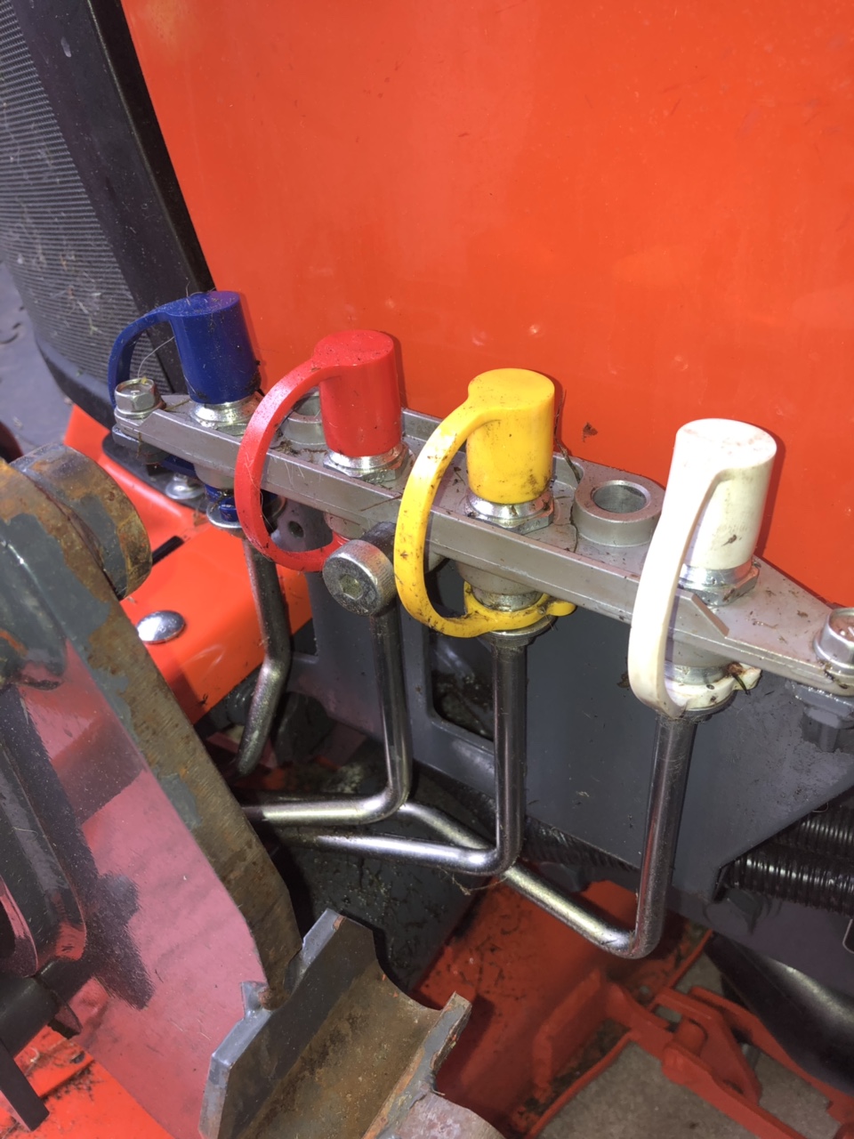 BX23 quick disconnect leaks.. OrangeTractorTalks Everything Kubota