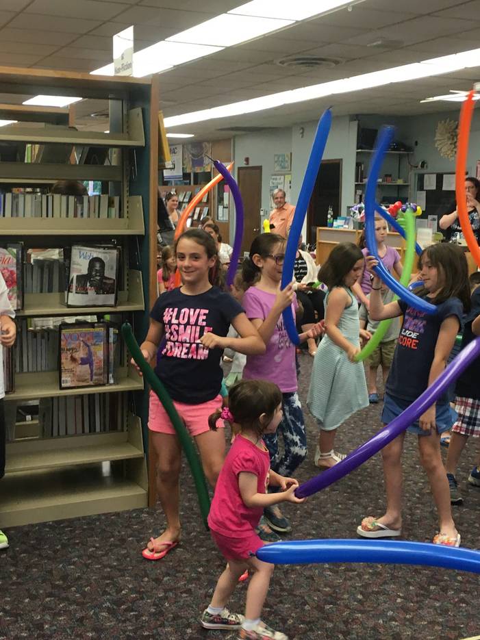 Zoom Balloons Opens Summer Reading Fun at Spotswood Public Library