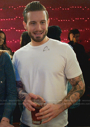 Wornontv: Josh's White Heart Print Tee On Younger | Clothes And Wardrobe From Tv 499_x_355_jpg