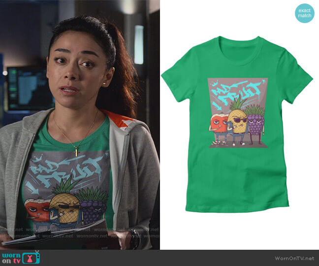 WornOnTV Ella’s green fruit graphic tee on Lucifer Aimee Garcia