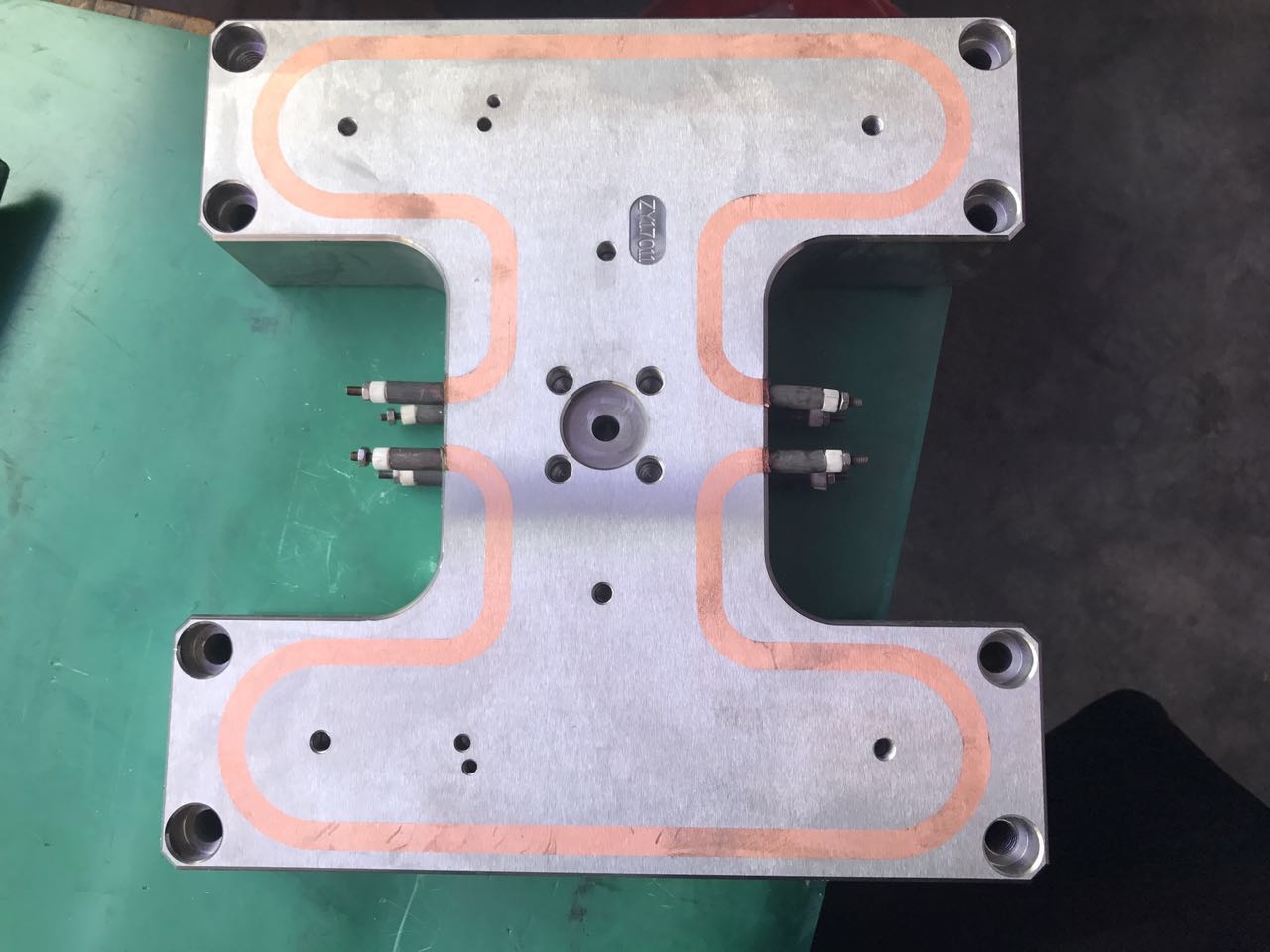 Hot Runner DONG GUAN UP PRECISION MOLD CO.,LTD