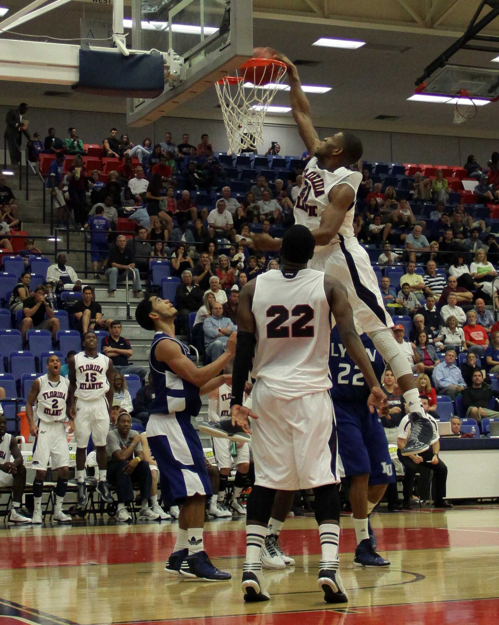 Men’s basketball FAU defeats Lynn 8780 UNIVERSITY PRESS