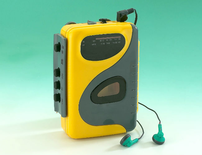 The Most'90s References In 'Everything Sucks!', Explained