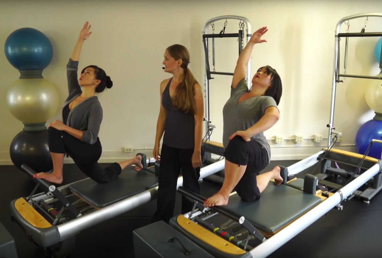 Single Thigh Stretch on Reformer_UpsideDown Pilates_Pilates Hawaii